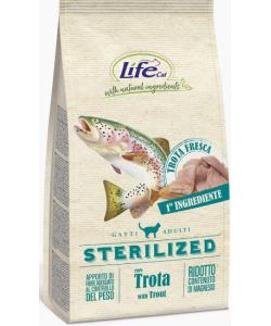 Корм для стерилизованных кошек со свежей форелью Lifecat Adult Sterilized Trout